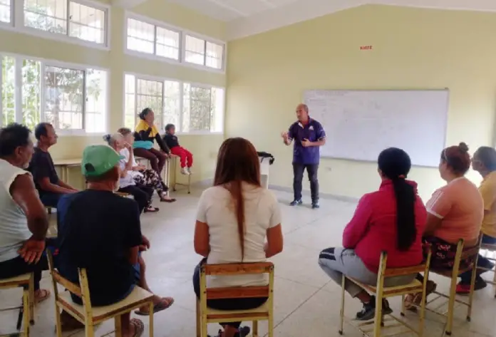 Productores y emprendedores de los consejos comunales El Descanso y Kairos de la comunidad La Florida del municipio Miranda participaron.