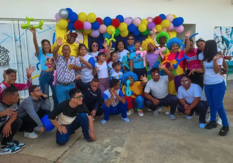 Destellos por un cromosoma extra de amor para niños, niñas y adolescentes de Colina