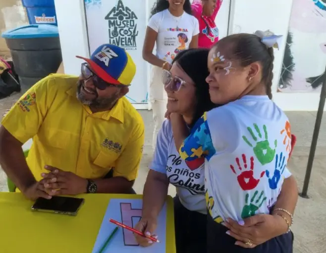 Destellos de Amor por Colina, diseñó la edición "Por un cromosoma extra de amor", para beneficiar a los niños, niñas y adolescentes.