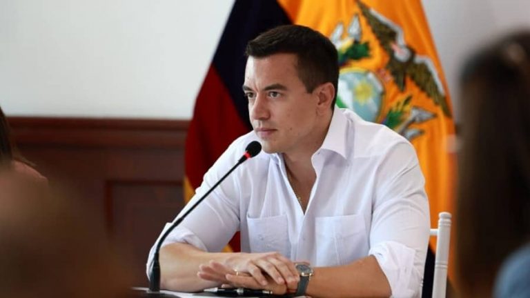 Gobierno de Ecuador ordena toque de queda y pide a ciudadanos quedarse en casa