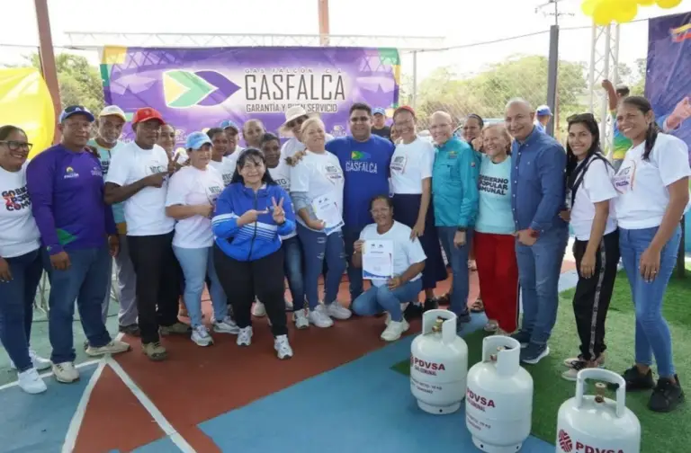 Gasfalca entrega más de 400 cilindros de gas a comunas de Acosta y Tocópero