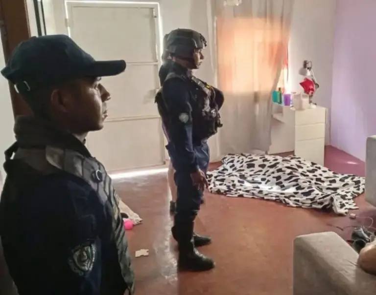 Joven murió electrocutada, iba a desconectar el cargador del celular