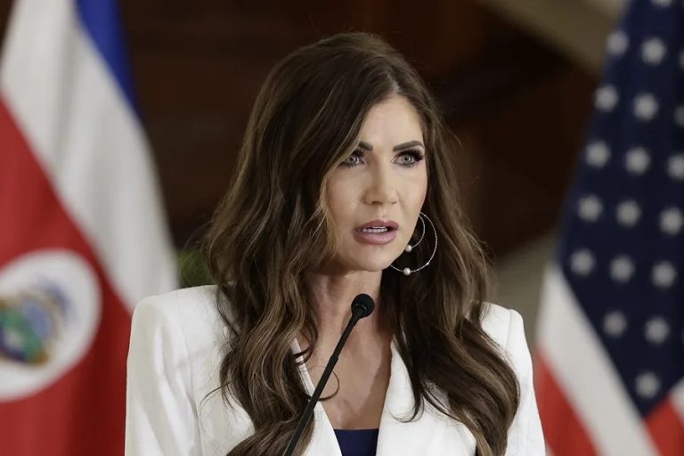 Trump destituye a Kristi Noem como secretaria de Seguridad Nacional