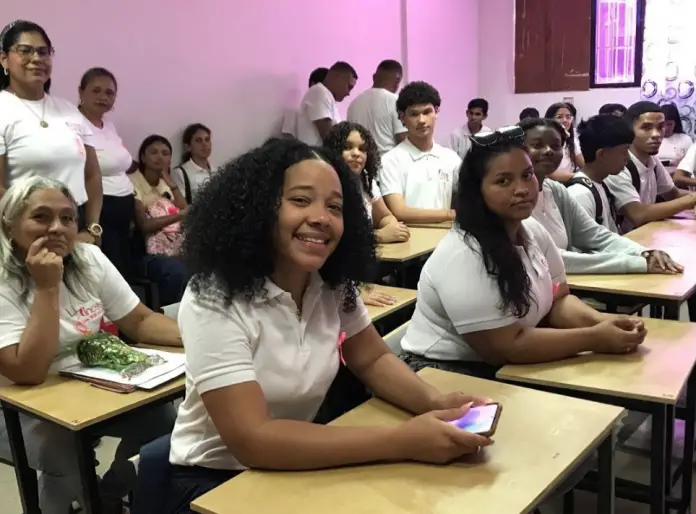Estudiantes del sexto período del Liceo Inces Falcón hicieron entrega formal de un ambiente de formación en el centro de Coro.