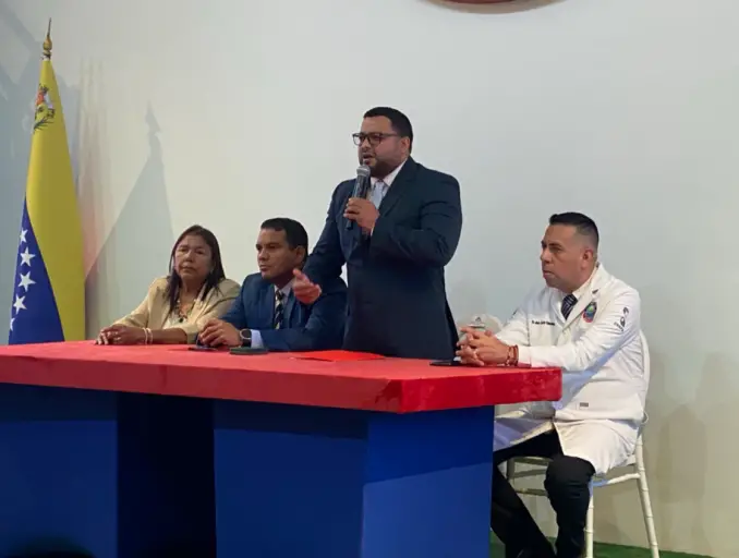 El CLEF junto al Ejecutivo Regional celebró una sesión especial para condecorar la labor de 13 médicos de distintos centros de salud.