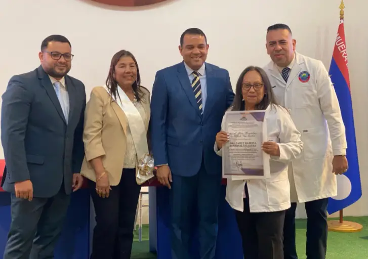 El CLEF junto al Ejecutivo Regional celebró una sesión especial para condecorar la labor de 13 médicos de distintos centros de salud.