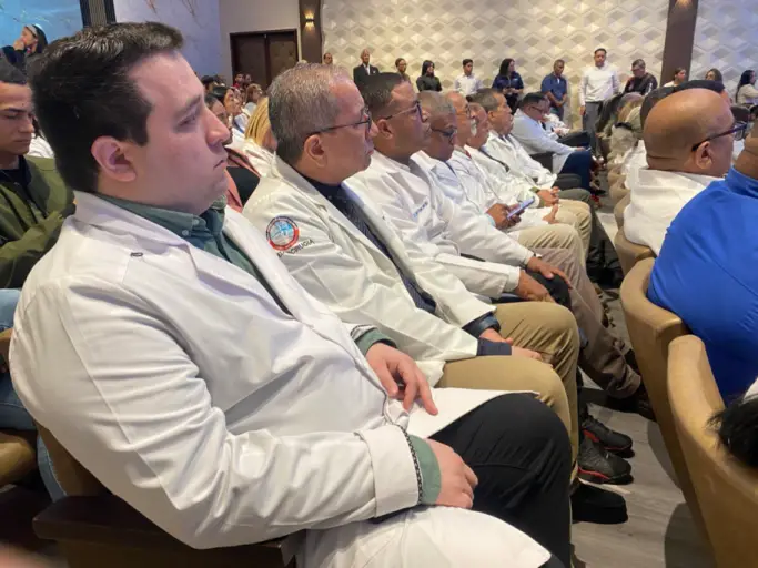 El CLEF junto al Ejecutivo Regional celebró una sesión especial para condecorar la labor de 13 médicos de distintos centros de salud.