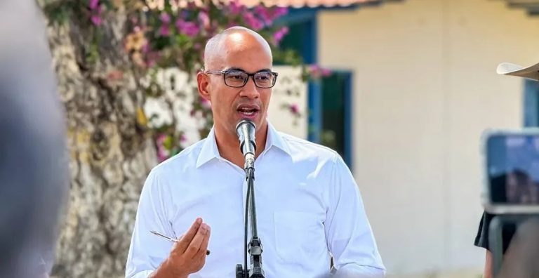 Ministro de Educación: vamos a revisar quién de verdad está en la escuela y quién no