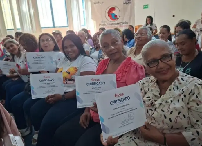 En un acto conjunto entre el Inces, MinMuje) y la Gmvm, se entregaron certificados a 65 mujeres falconianas en el centro de formación.