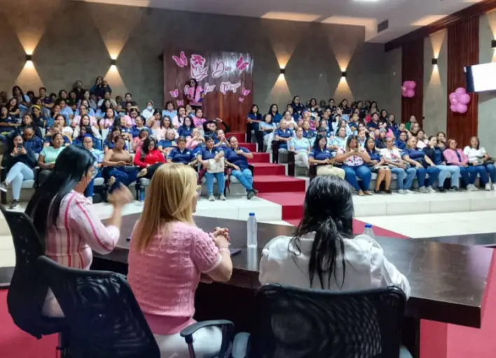 En el mes de las mujeres, el gobernador de Falcón y la primera Combatiente, Jessica Perozo de Clark, brindaron un taller de capacitación.