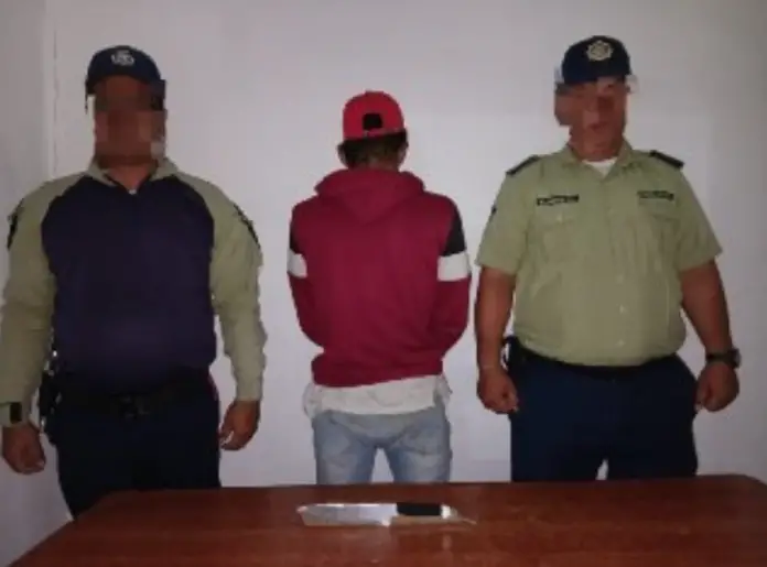 La Diep del Cuerpo de Polimiranda aprehendió un sujeto por hurto de batería, tenencia de arma blanca y resistencia a la autoridad.