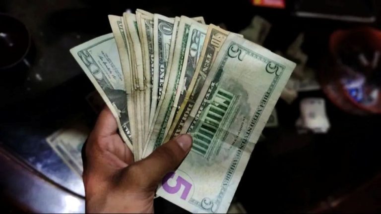 Sube el precio del dólar, así se cotiza hoy 5-Mar