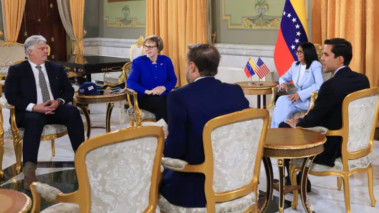 Presidenta encargada recibió a la delegación del Senado de EE.UU. en Miraflores