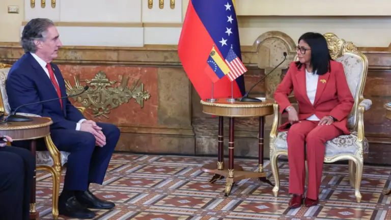 Presidenta encargada recibió en Miraflores al secretario del Interior de EE.UU.