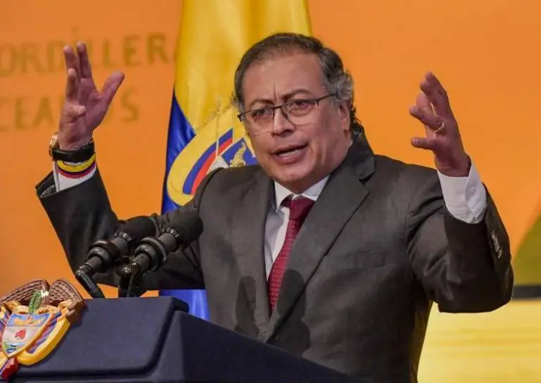 Presidente Gustavo Petro asegura ataques con bombas desde Ecuador
