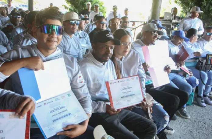 Entregaron los certificados a 492 prestadores de servicios turísticos del Parque Nacional Morrocoy como garantes de la biodiversidad.
