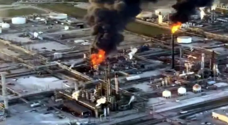 Estados Unidos | Reportan una explosión en refinería de Texas