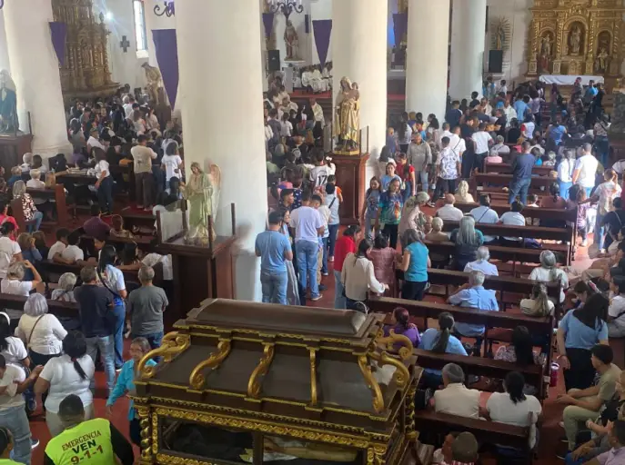 Este martes 31 de marzo se realizó la tradicional misa Crismal por parte de la Arquidiócesis de Coro junto a la renovación sacerdotal.