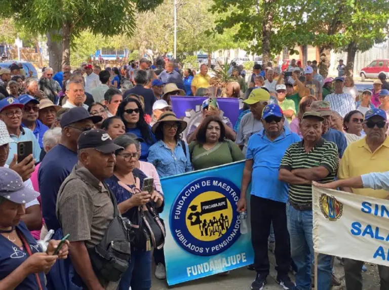 En Coro trabajadores siguen la lucha por un salario digno