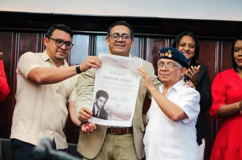 En una sesión especial de Concemiranda, el alcalde Henry Hernández entregó el salón "Chema Saher" totalmente remozado.