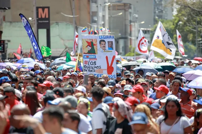 Macharon en Caracas para exigir levantamiento total de sanciones de EE.UU.