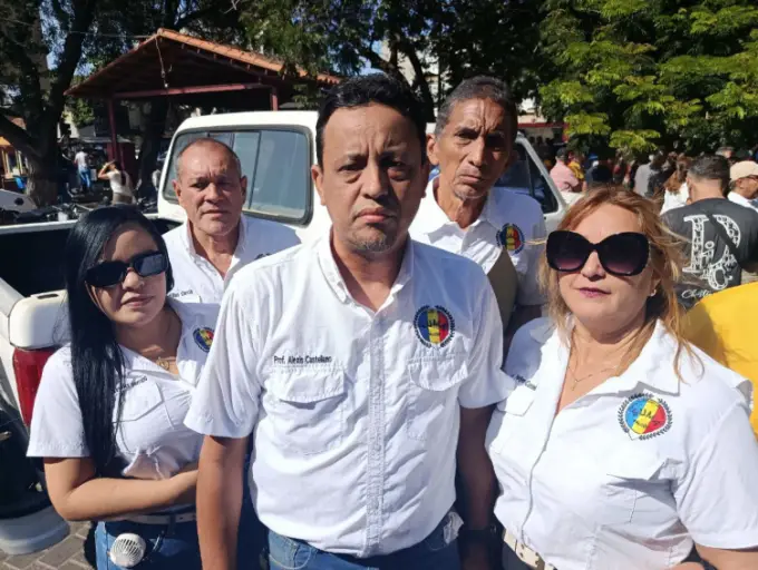 Tal como estaba planeado, este jueves 12 de marzo, trabajadores activos y pensionados salieron a la calle para exigir mejoras salariales.