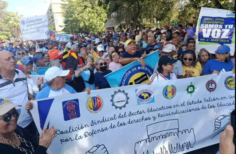 Coro | Trabajadores en las calles por mejoras salariales