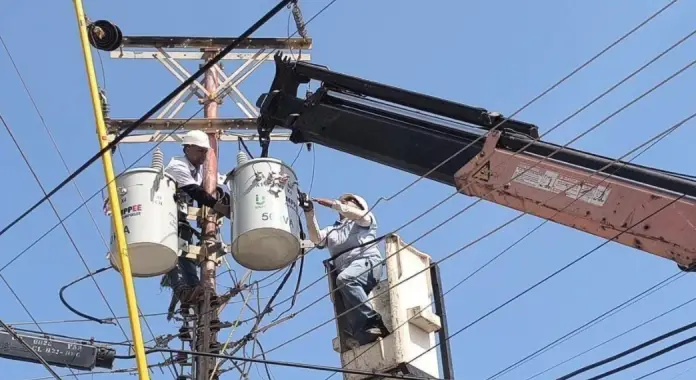Trabajadores de CORPOELEC instalaron 258 transformadores eléctricos en siete municipios del estado Falcón.