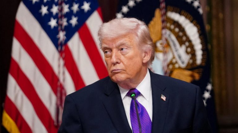 Trump amenaza con cortar todo el comercio con España