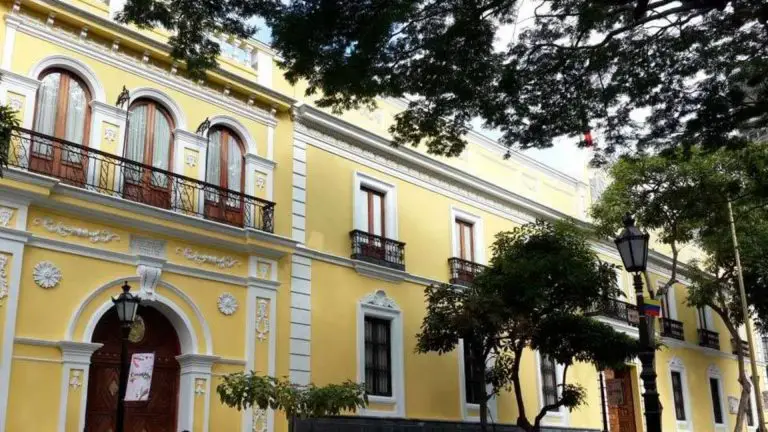 Venezuela se solidariza con Colombia tras accidente aéreo (COMUNICADO)