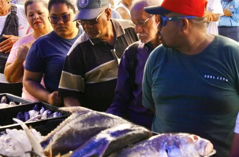 Plan “Venezuela come pescado” atendió a habitantes de Cruz Verde en Coro