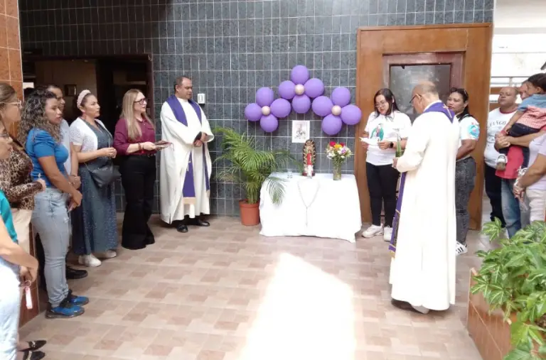 CLEF fortalece la unidad institucional con solemne Viacrucis de la Pasión de Cristo