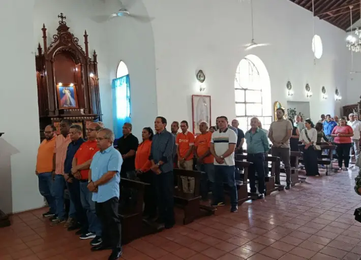 El representante nacional de Voluntad Popular, Roland Carreño, participó en un misa para exigir la liberación de todos los presos políticos.