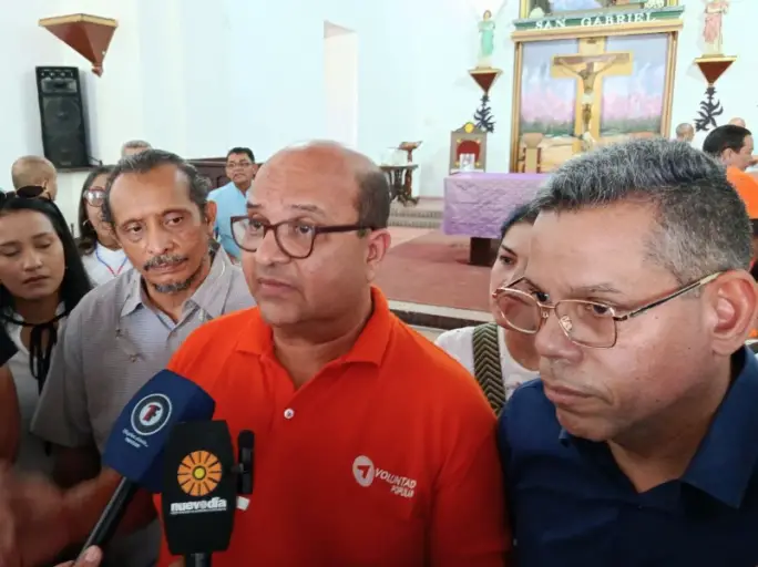 El representante nacional de Voluntad Popular, Roland Carreño, participó en un misa para exigir la liberación de todos los presos políticos.