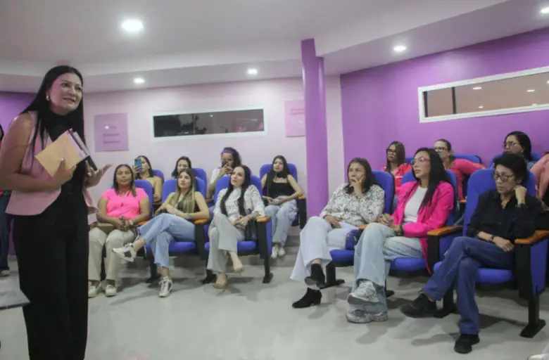 La primera combatiente, Jessica Perozo de Clark, inauguró el Centro de Formación "Y Dios me Hizo Mujer" desde "Ciudad de Punto Fijo".