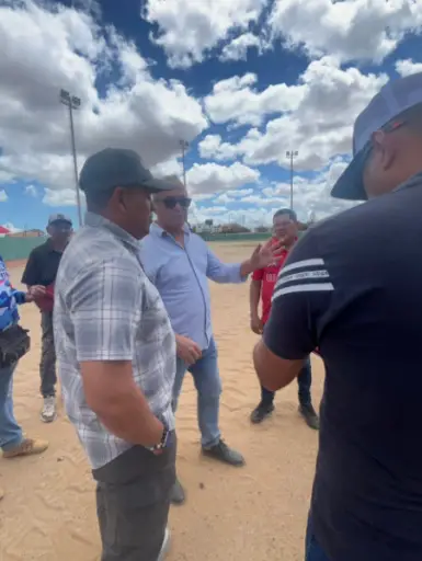 Este miércoles Santo, el gobernador Víctor Clark inspeccionó los avances en la transformación del estadio José David Ugarte de Coro.