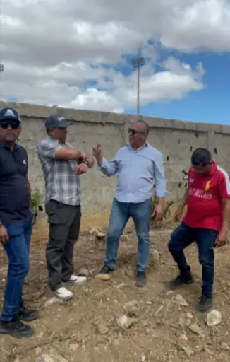 Este miércoles Santo, el gobernador Víctor Clark inspeccionó los avances en la transformación del estadio José David Ugarte de Coro.