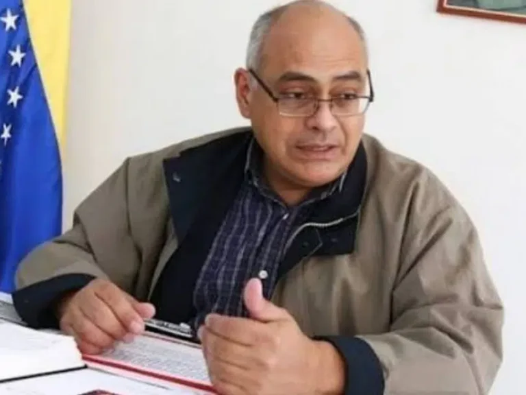 Designan a Carlos Alvarado como nuevo ministro de Salud