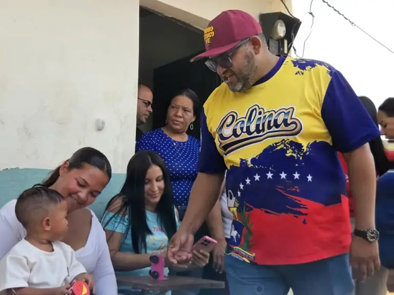 92 familias atendidas en la jornada Destellos de Amor por Colina en Dos Caminos