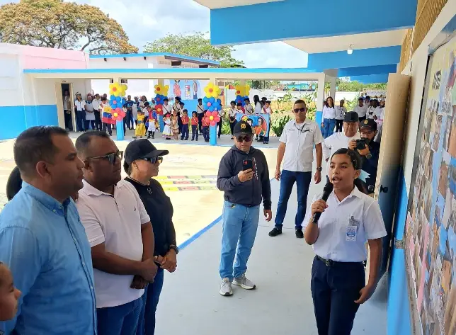 Víctor Clark entregó la rehabilitación de la Escuela Primaria Nacional y el Centro de Educación Inicial (CEIS) “José María Gil”.