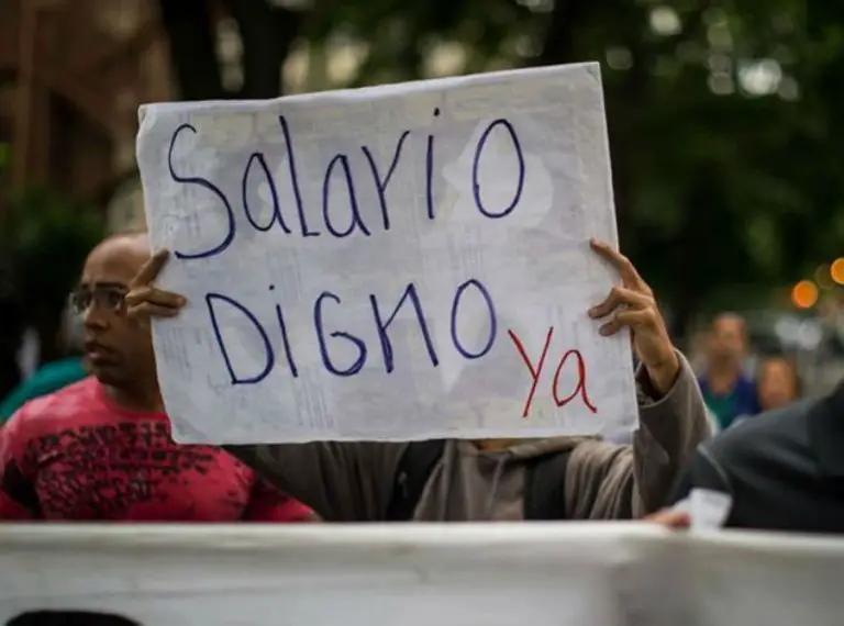 Implicaciones de un aumento de salario mínimo entre 100 y 120 dólares