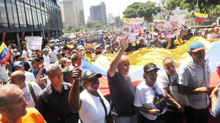 Marcha | Trabajadores piden más que un «aumento salarial responsable»