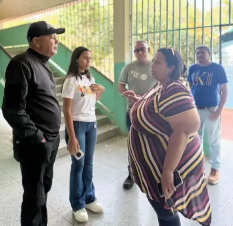 El alcalde de Petit, José Ángel Curiel supervisó la rehabilitación integral que se ejecuta en la Escuela "Manuel Antonio García" de Cabure.