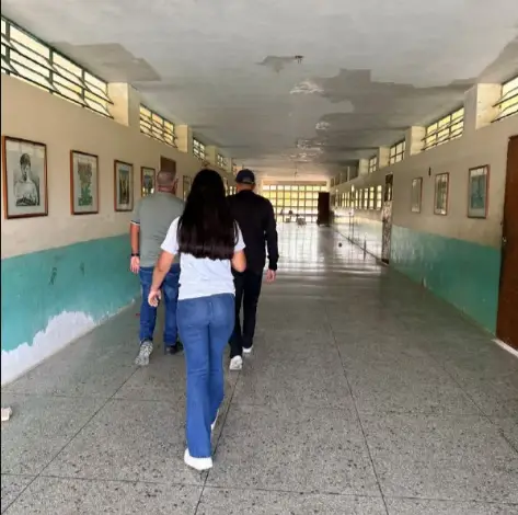 El alcalde de Petit, José Ángel Curiel supervisó la rehabilitación integral que se ejecuta en la Escuela "Manuel Antonio García" de Cabure.