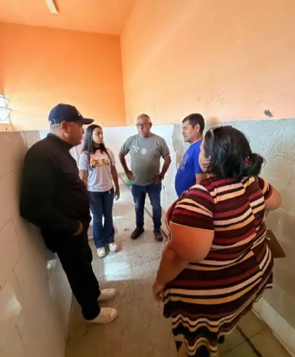 El alcalde de Petit, José Ángel Curiel supervisó la rehabilitación integral que se ejecuta en la Escuela "Manuel Antonio García" de Cabure.