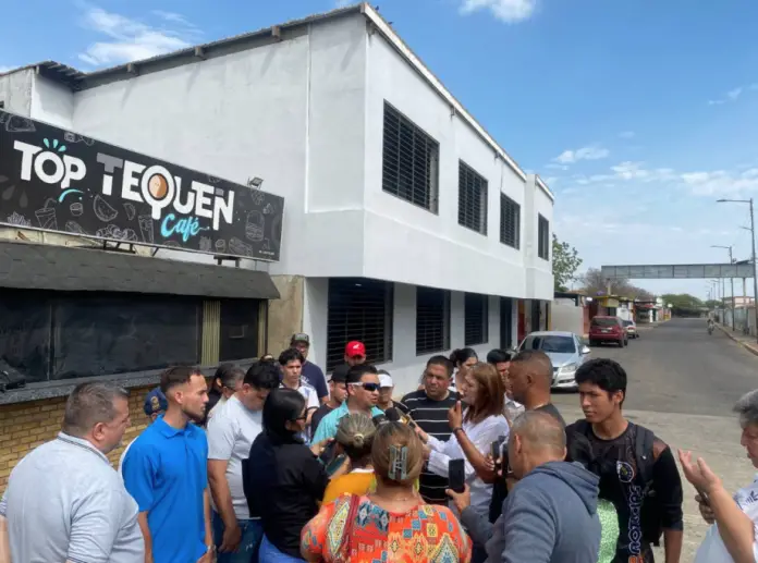 Los propietarios de los locales de comida rápida ubicados en la popular “calle del hambre” de Coro, solicitaron una reunión con el Gobernador.