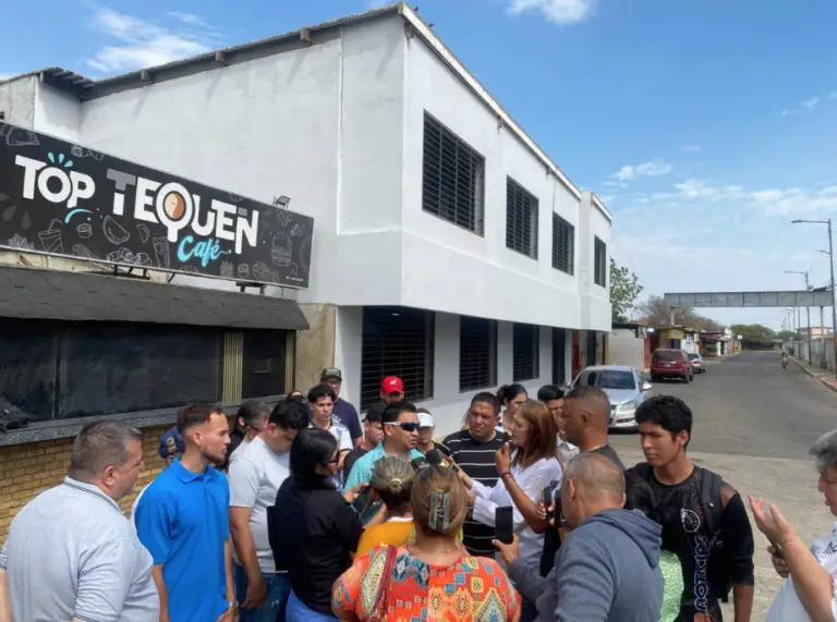 Comerciantes de la “calle del hambre” hacen llamado al Gobernador