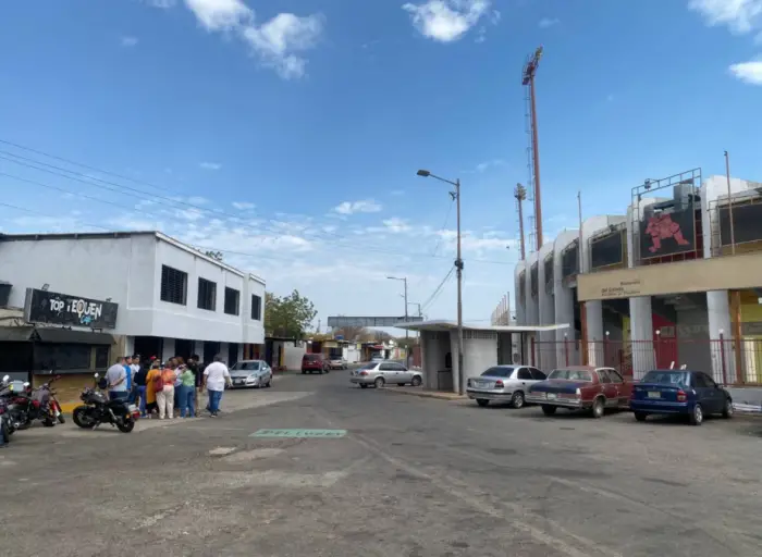 Los propietarios de los locales de comida rápida ubicados en la popular “calle del hambre” de Coro, solicitaron una reunión con el Gobernador.