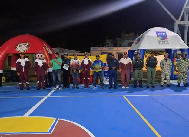 Los más de mil habitantes de la parroquia Tocuyo de la Costa recibieron con mucha alegría la rehabilitación de la cancha "Luis Ortega".