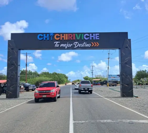 Bajo el lema “Tu Mejor Destino" la población de Chichiriviche estrenó moderno pórtico de bienvenida que transforma la principal vía de acceso.